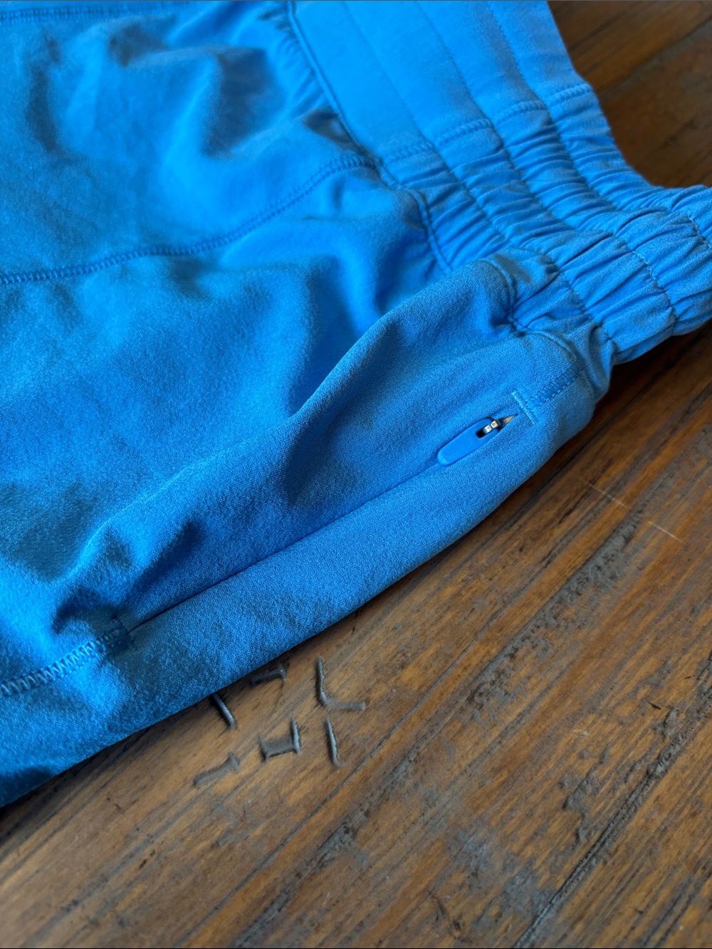 Lululemon size 4 high rise Cornflower Blue 2.5” inseam Hotty Hot shorts - Picture 4 of 16